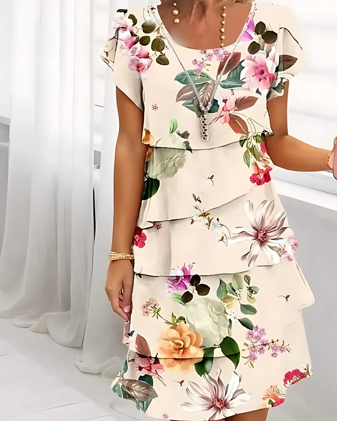 Luce radiante este verano: vestido corto floral, fresco y versátil