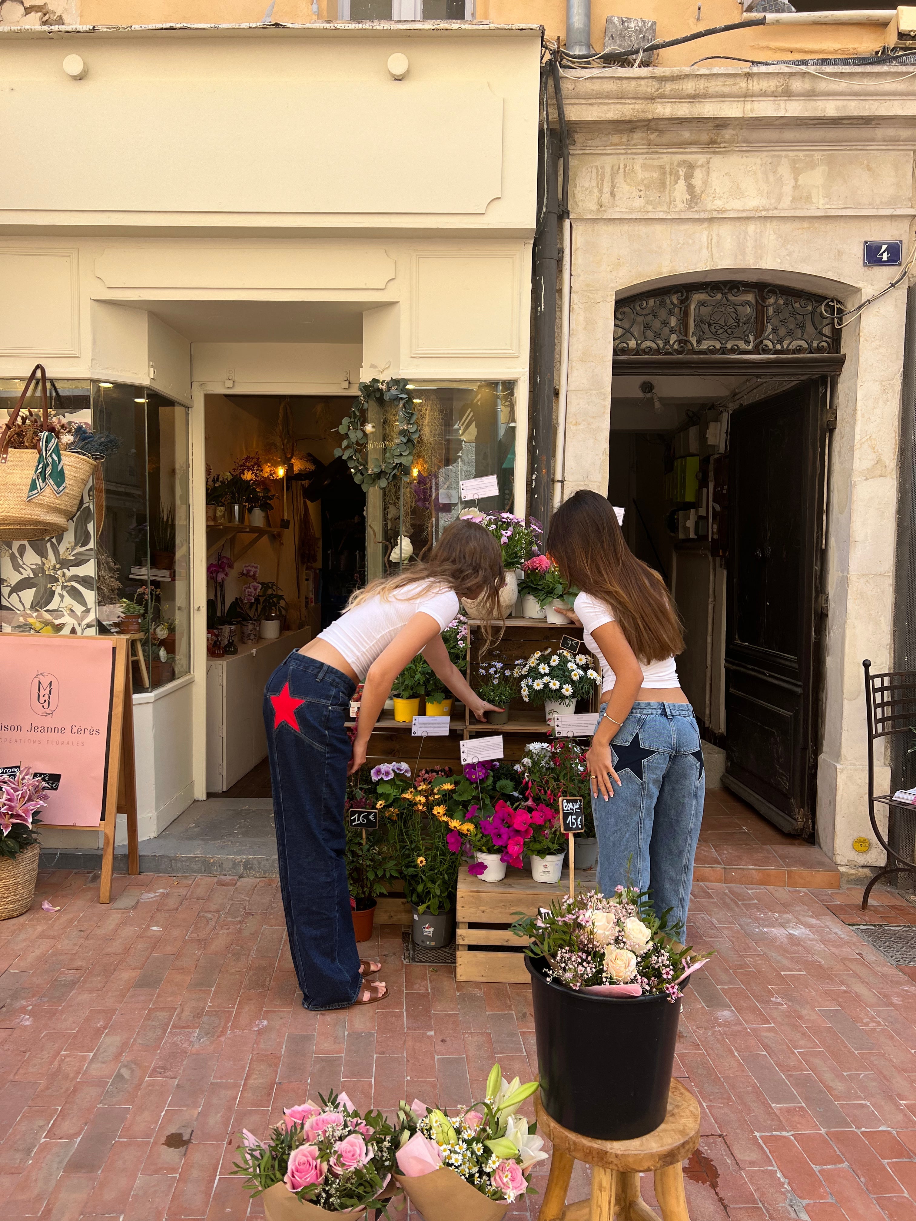 Vaqueros Con Estrellas Rojas - Denim Oscuro