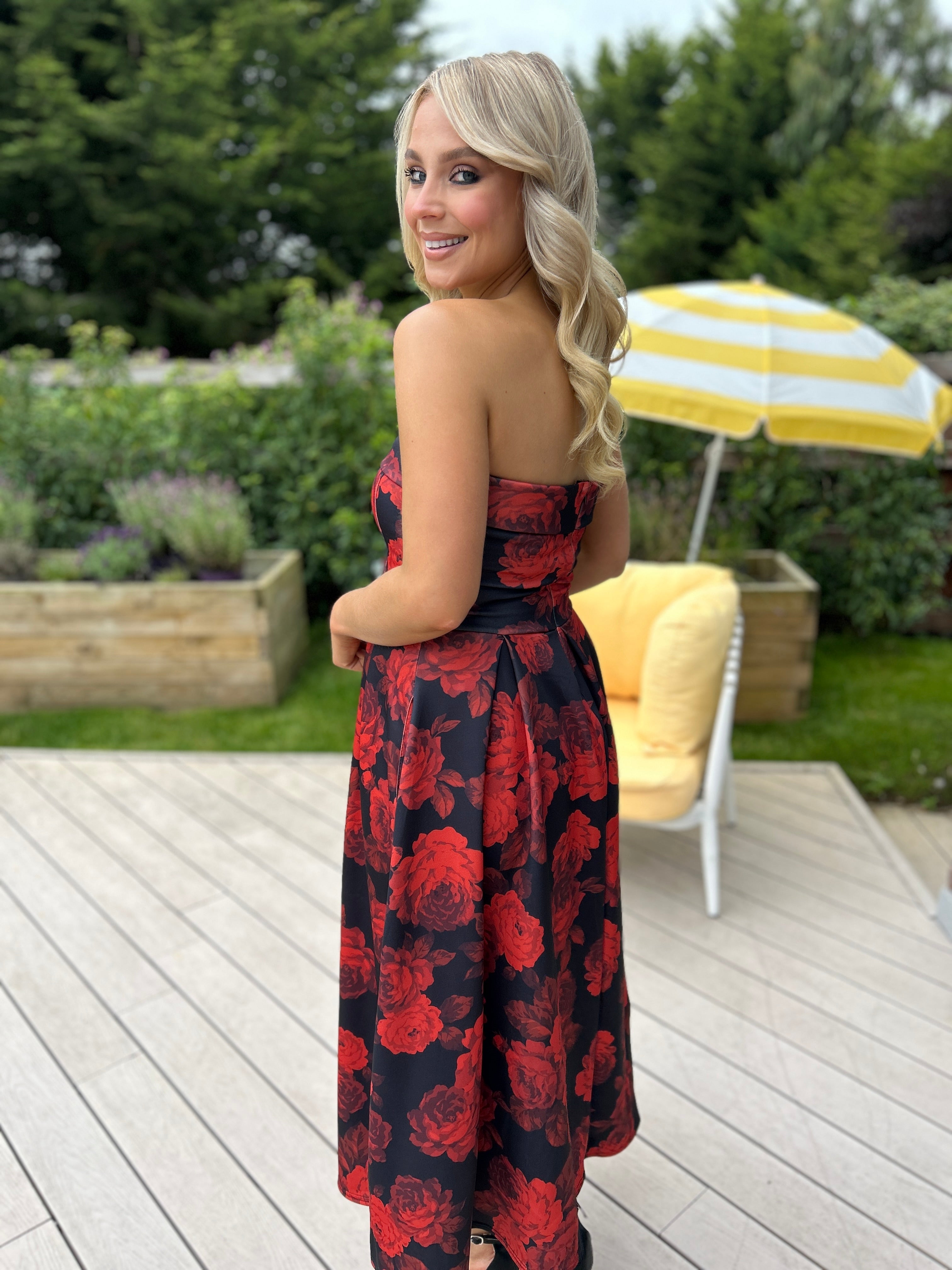 Vestido rojo floral de Danni