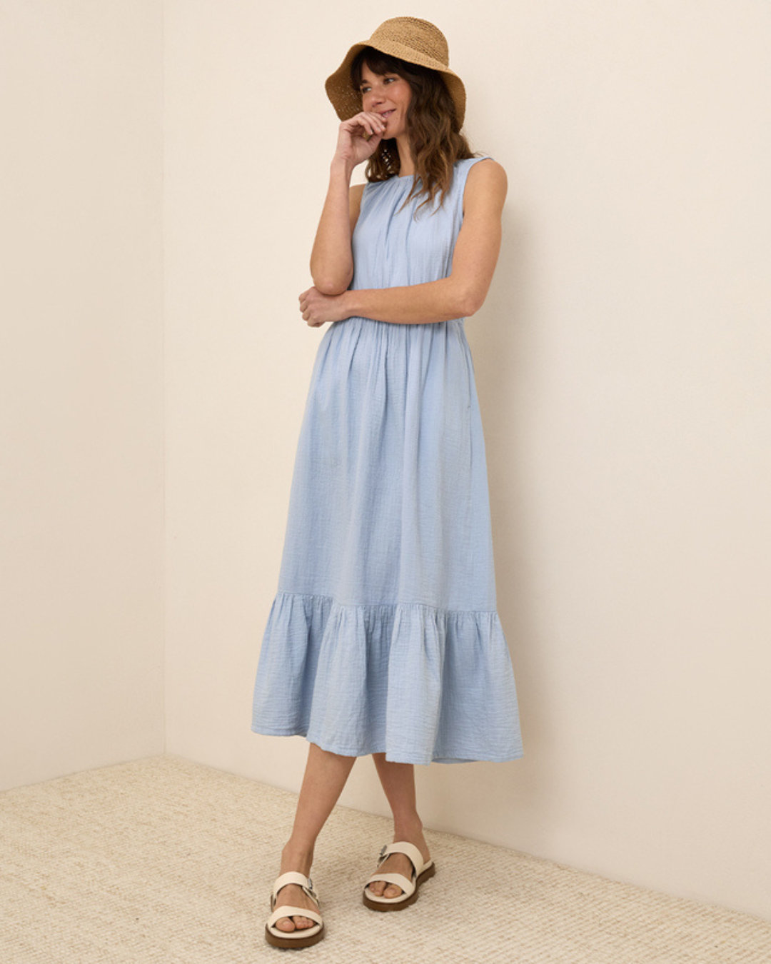 Vestido sin Mangas y Volantes Ligeros