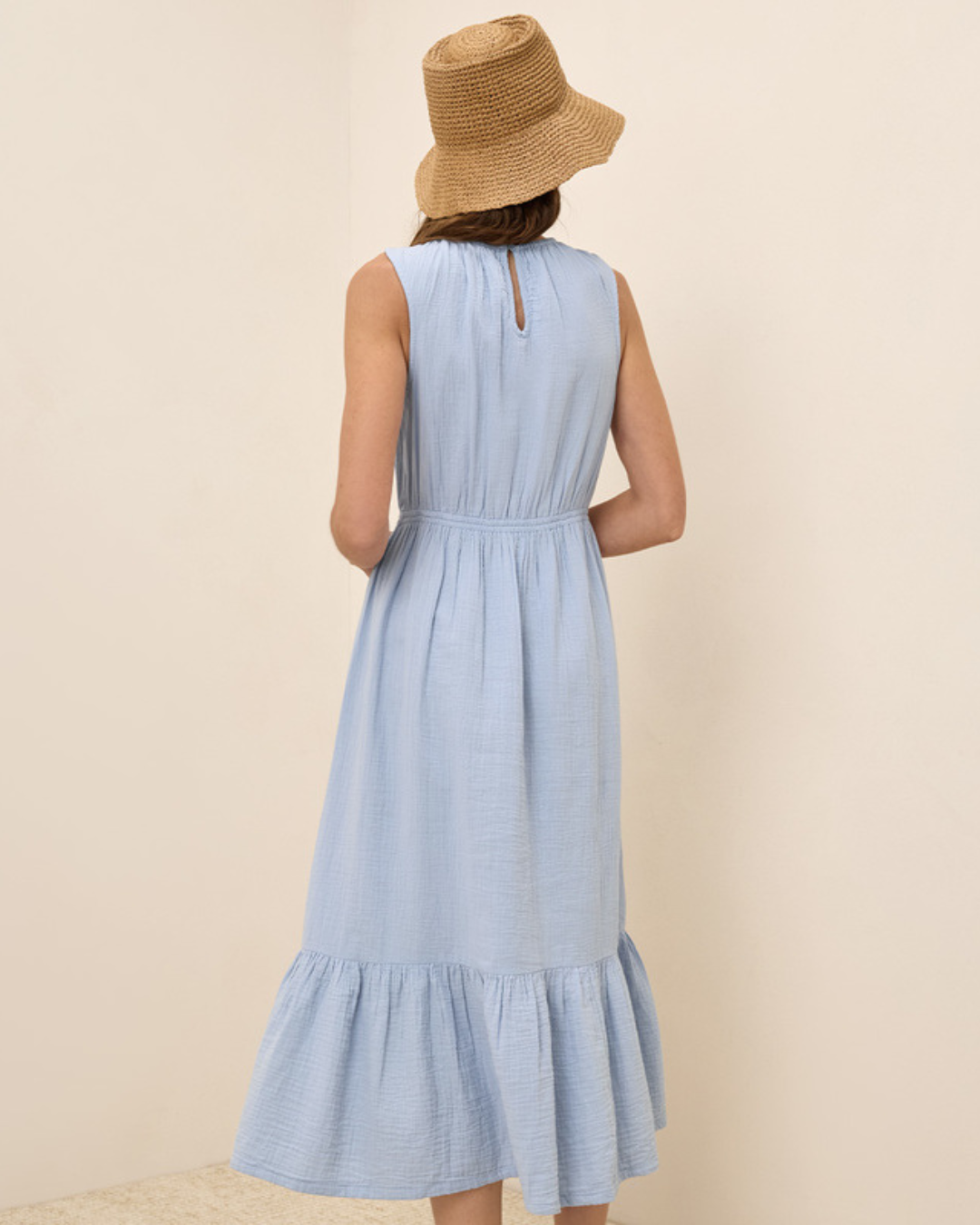 Vestido sin Mangas y Volantes Ligeros